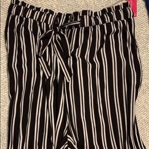 Wide let black and white striped pants size XL